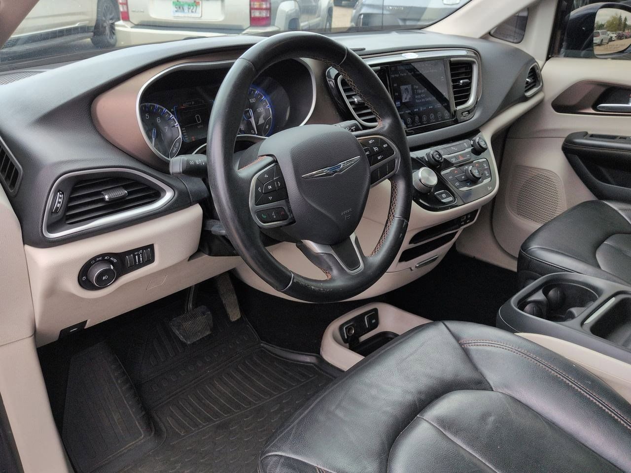 Thumbnail: 2017 Chrysler Pacifica - 2