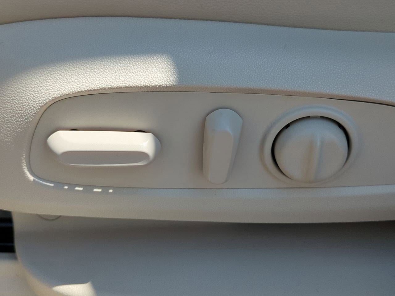 Thumbnail: 2022 GMC Acadia - 16