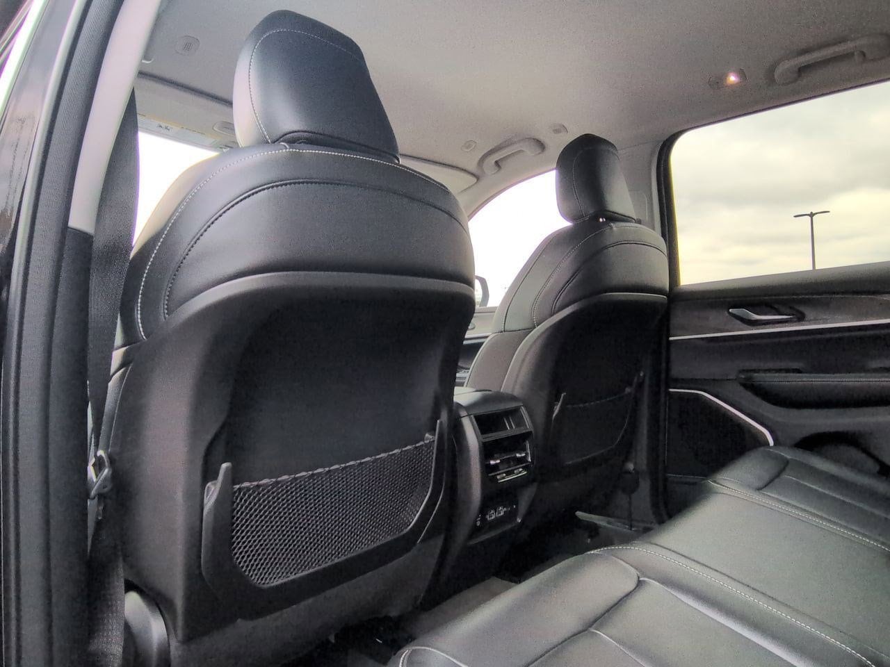 Thumbnail: 2022 Jeep Grand Cherokee - 18