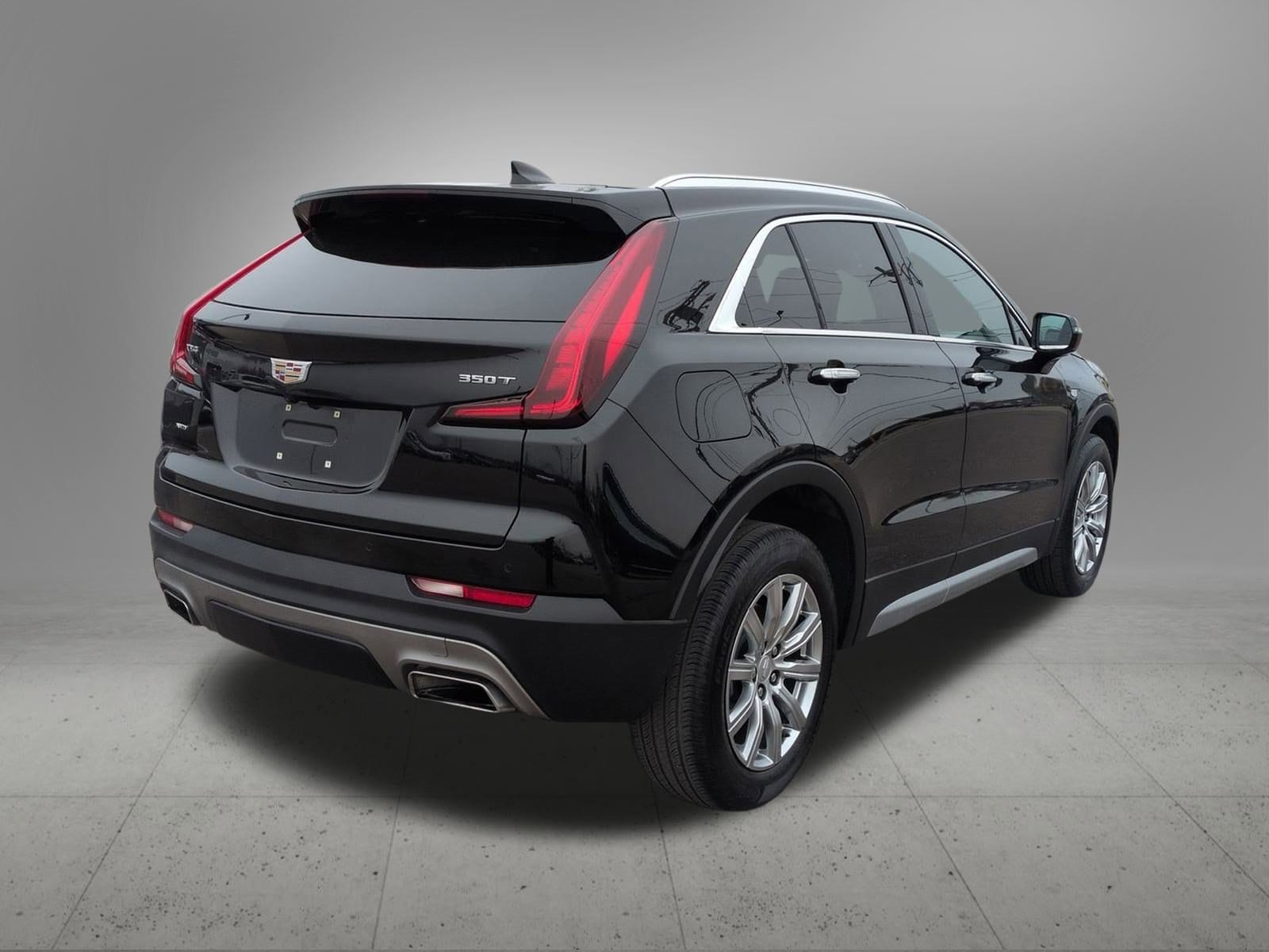 Thumbnail: 2023 Cadillac XT4 - 6