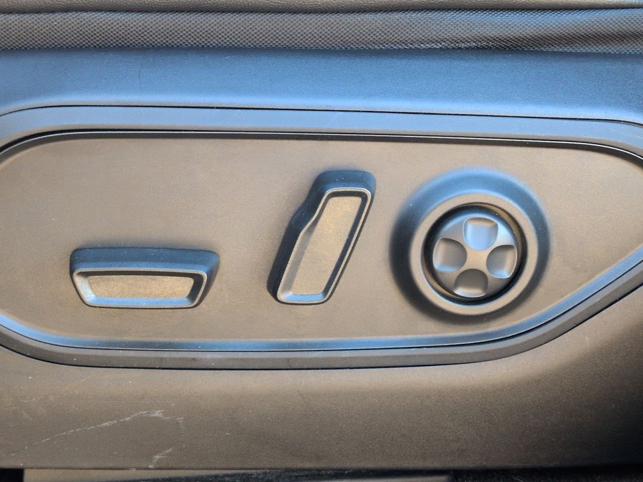 Thumbnail: 2022 Jeep Grand Cherokee - 17