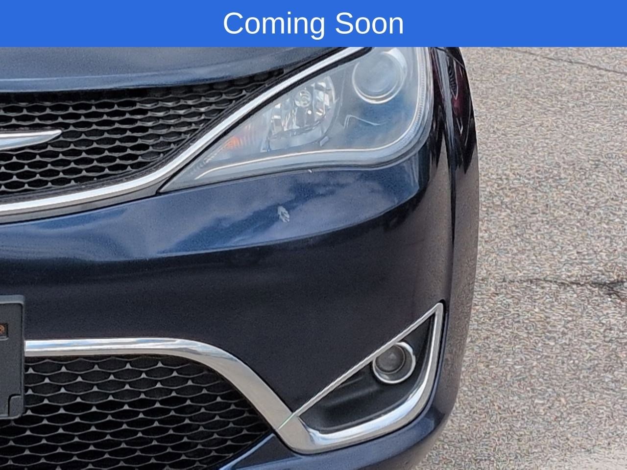 Thumbnail: 2017 Chrysler Pacifica - 10