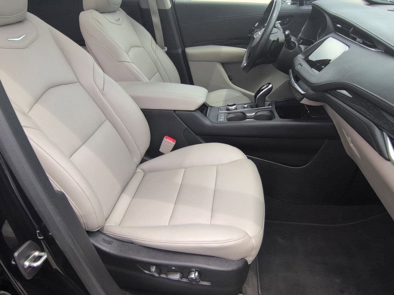 Thumbnail: 2023 Cadillac XT4 - 21
