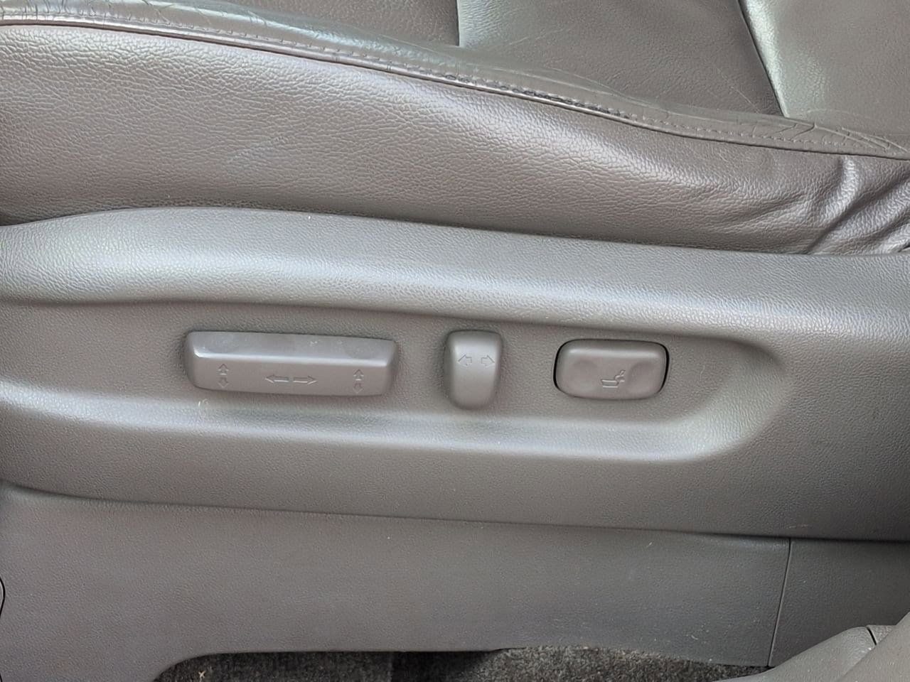 Thumbnail: 2012 Honda Odyssey - 17