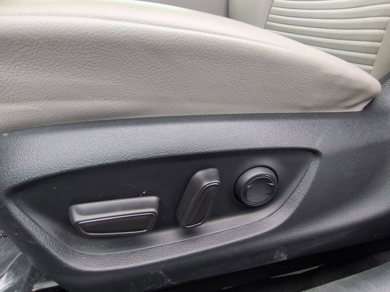 Thumbnail: 2023 Toyota Camry - 17