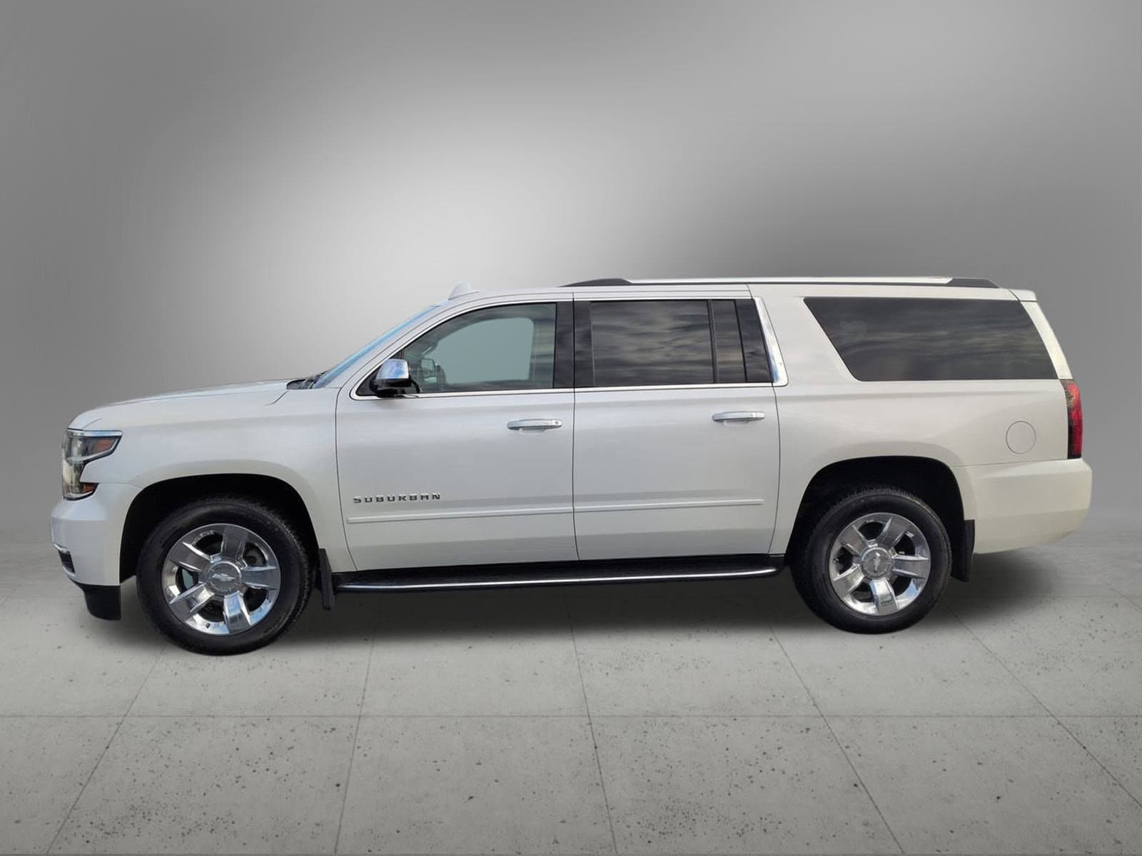 Thumbnail: 2019 Chevrolet Suburban - 3