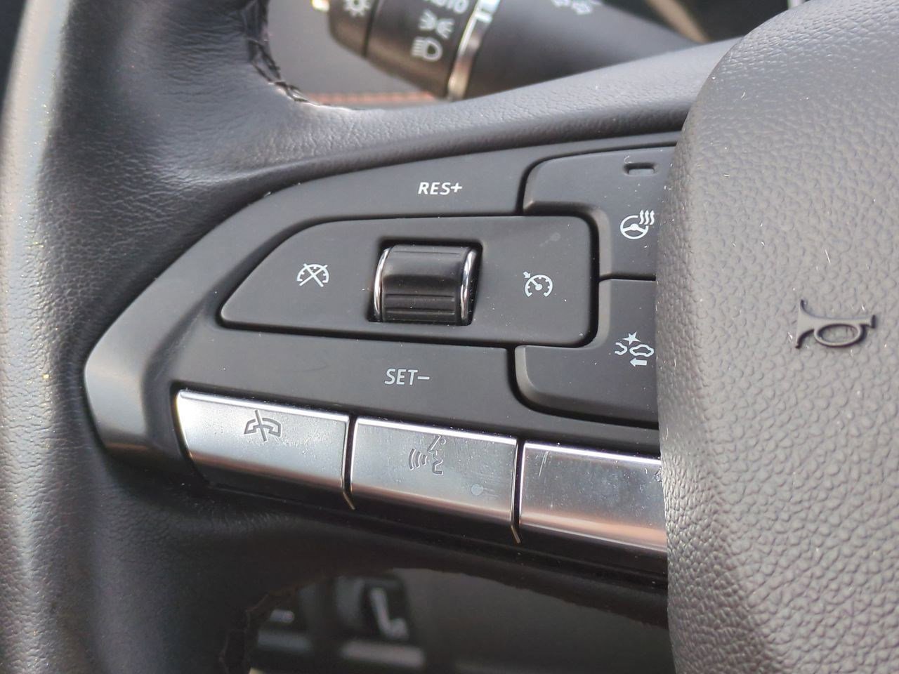 Thumbnail: 2023 Cadillac XT4 - 14