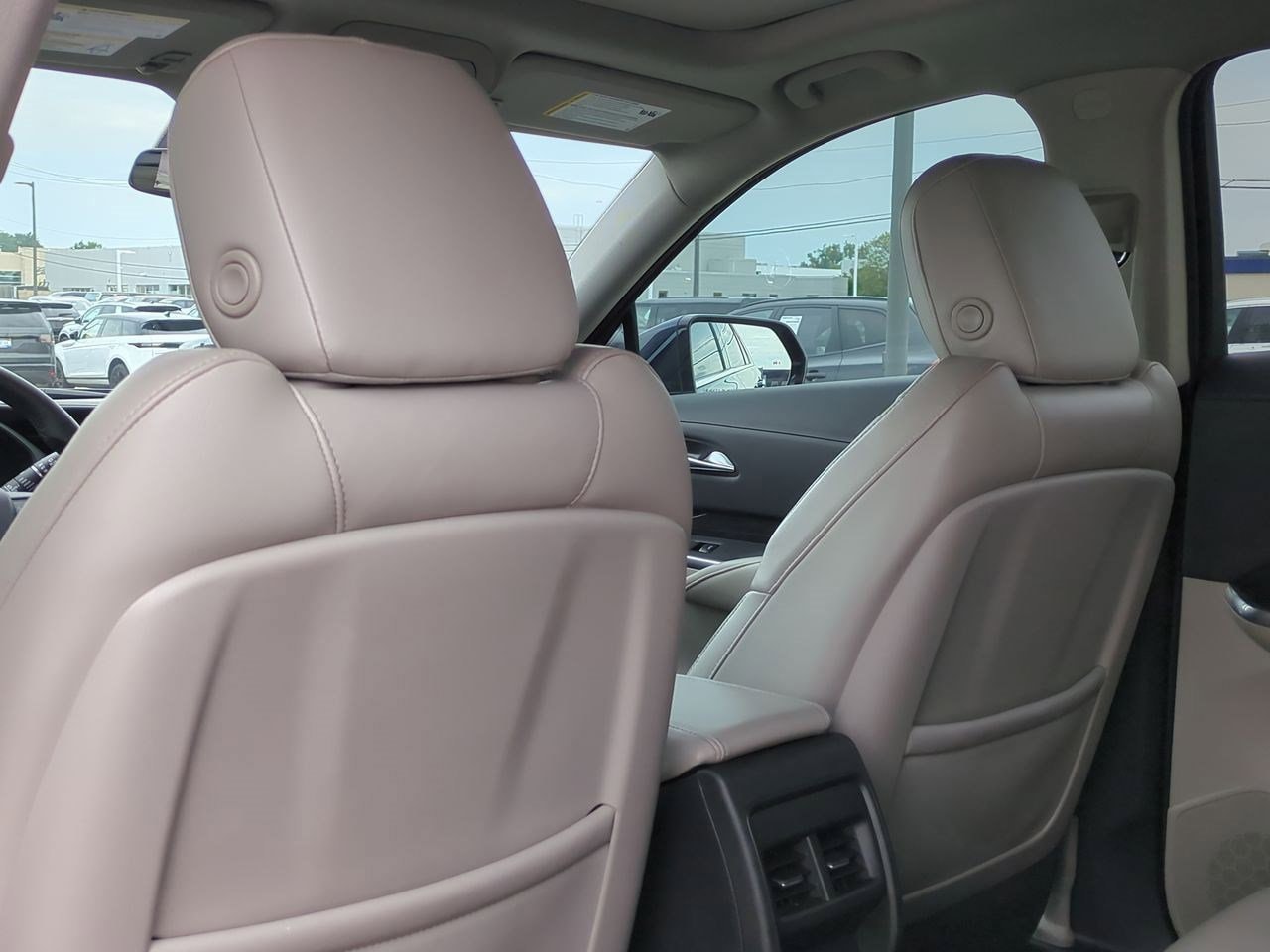 Thumbnail: 2021 Cadillac XT4 - 17