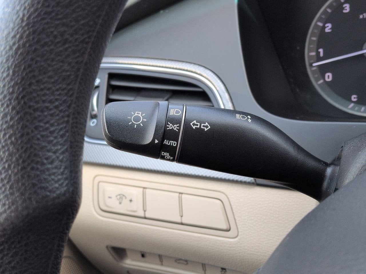 Thumbnail: 2015 Hyundai Sonata - 26
