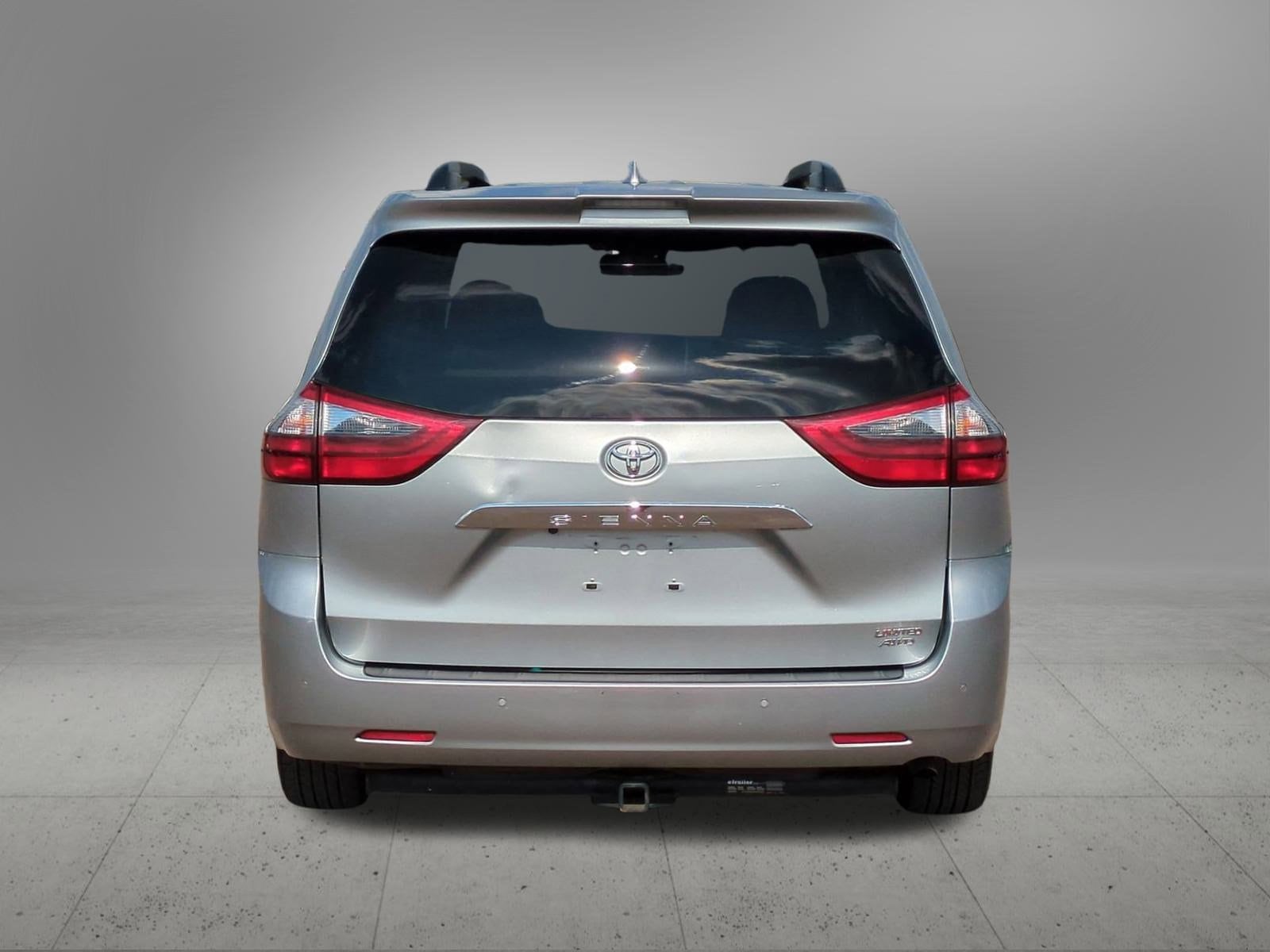 Thumbnail: 2020 Toyota Sienna - 5