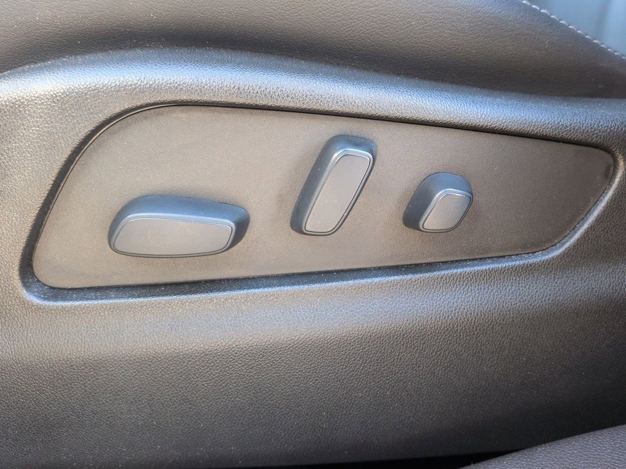 Thumbnail: 2023 Cadillac XT4 - 17