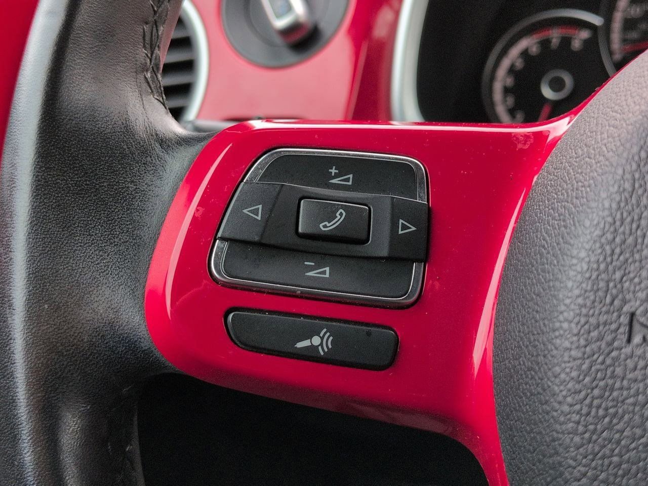 Thumbnail: 2015 Volkswagen Beetle - 21