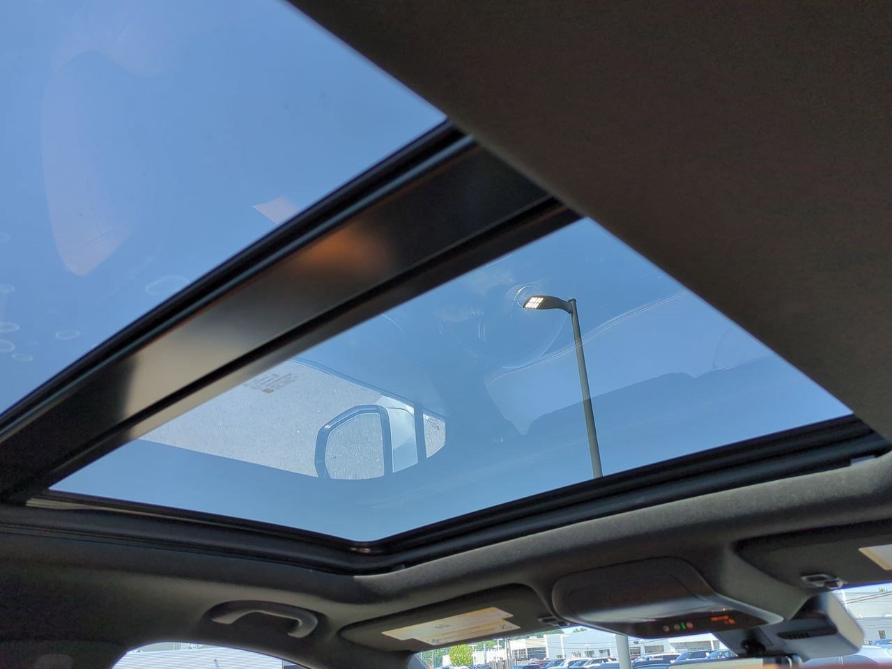 Thumbnail: 2022 Cadillac XT4 - 21