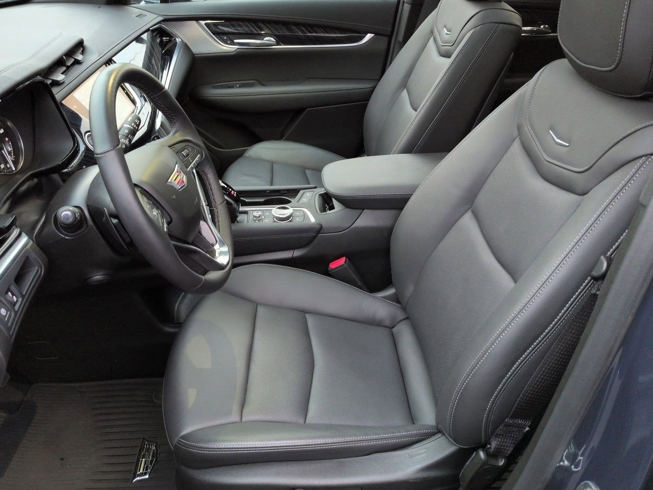 Thumbnail: 2025 Cadillac XT6 - 16