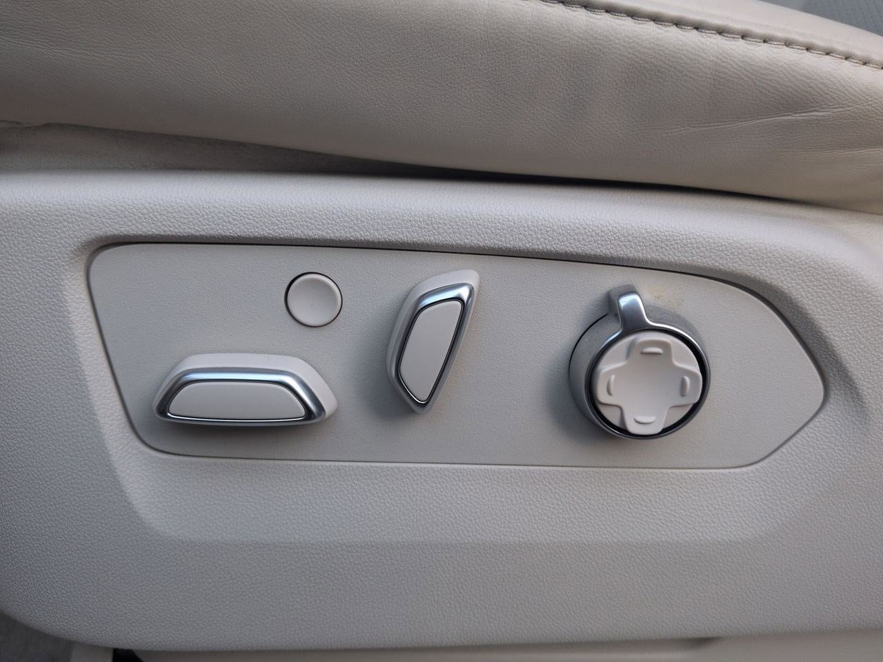 Thumbnail: 2025 Cadillac Escalade - 17