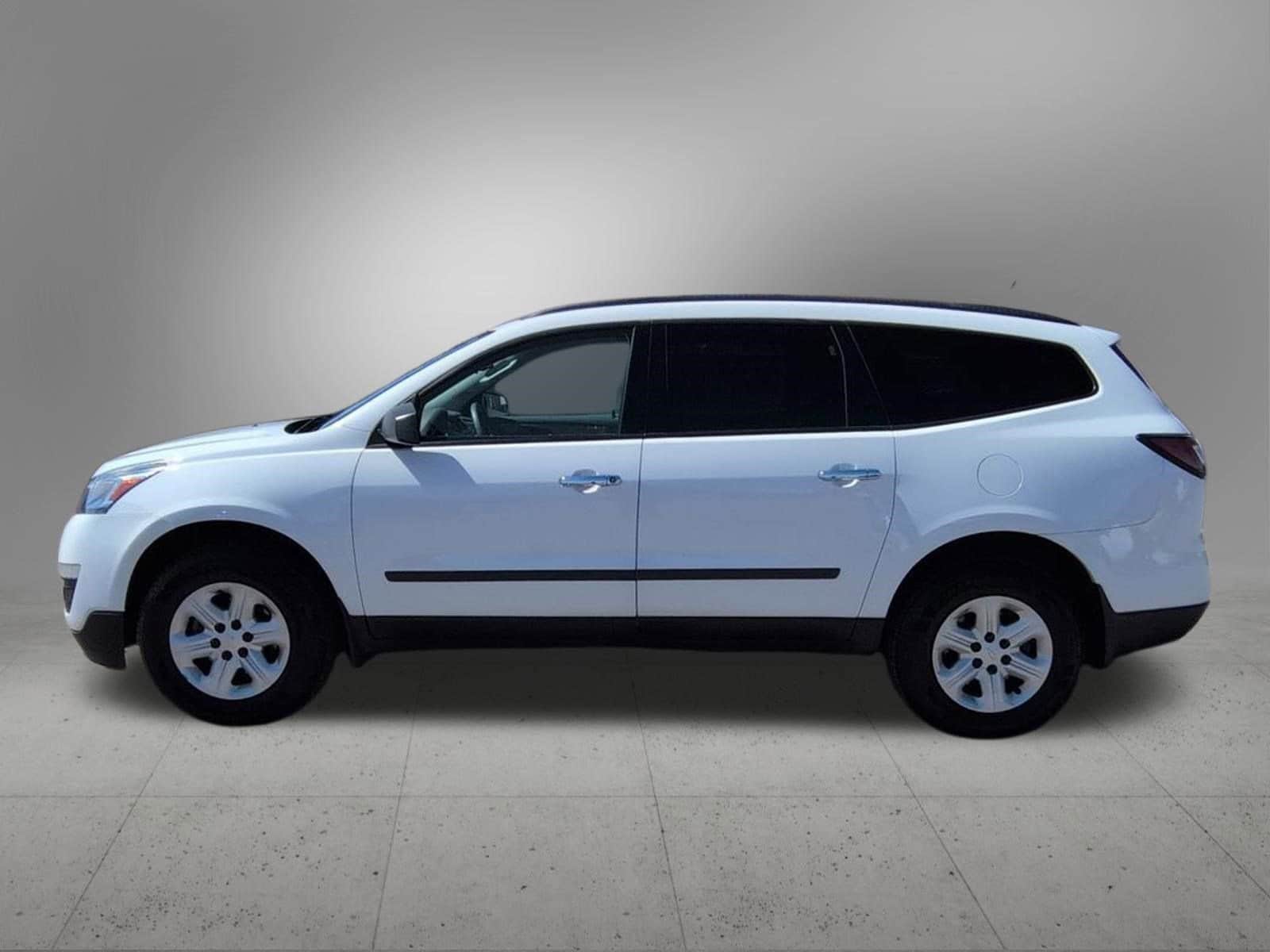 Thumbnail: 2017 Chevrolet Traverse - 3