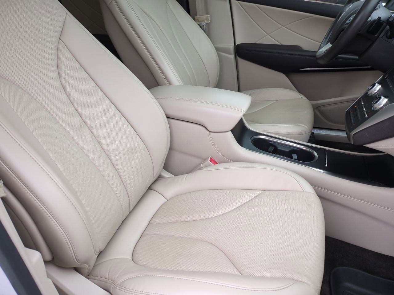 Thumbnail: 2017 Lincoln MKC - 23