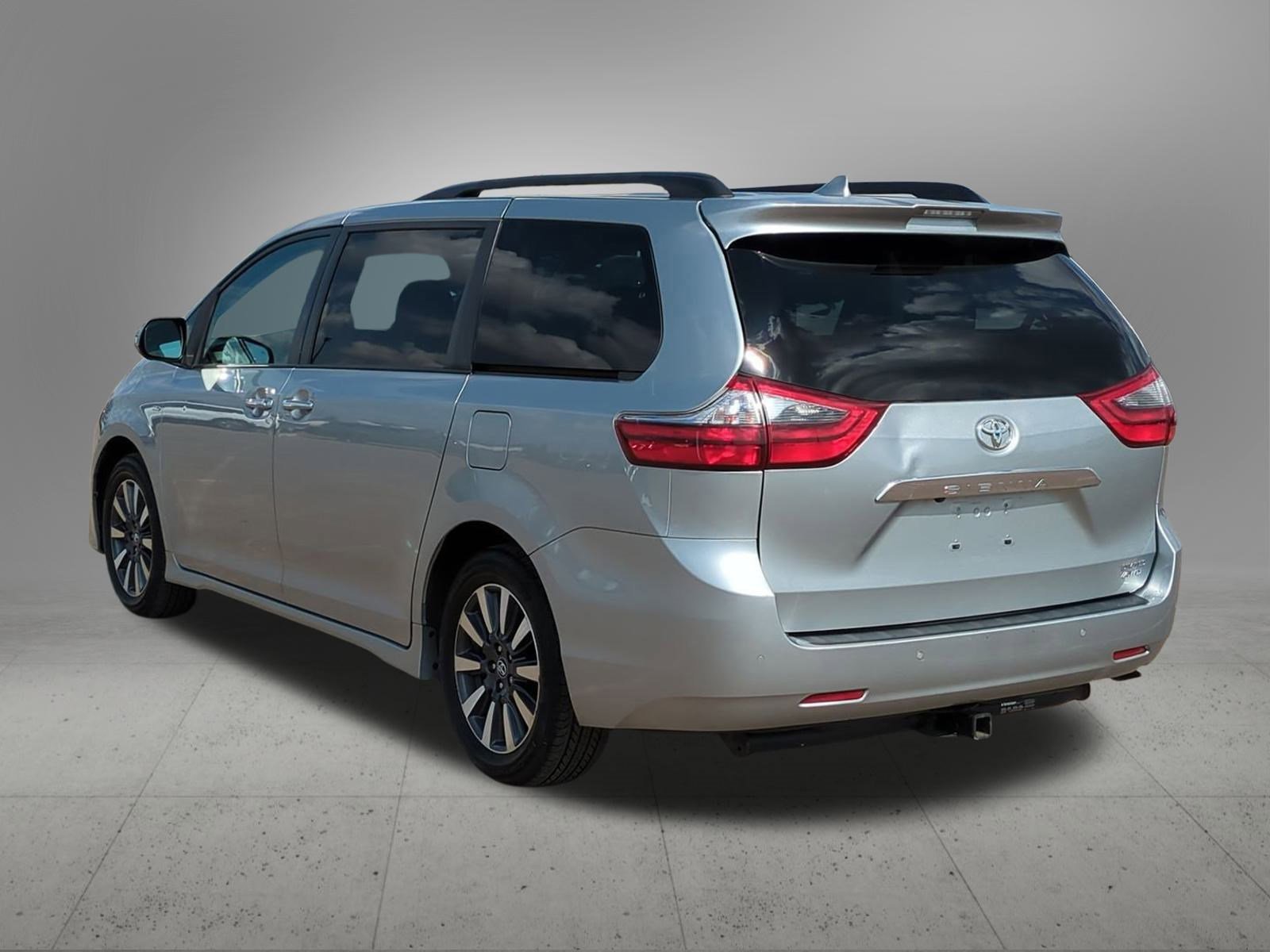 2020 Toyota Sienna XLE photo 4