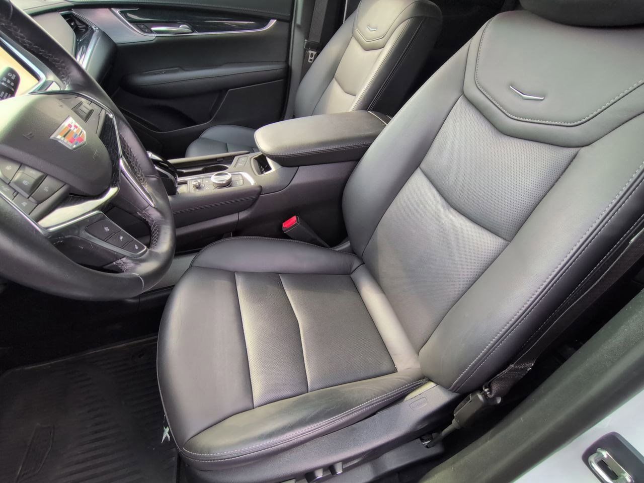 Thumbnail: 2024 Cadillac XT5 - 16