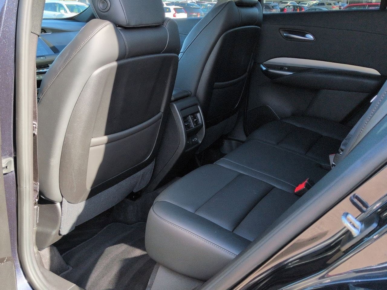 Thumbnail: 2023 Cadillac XT4 - 18