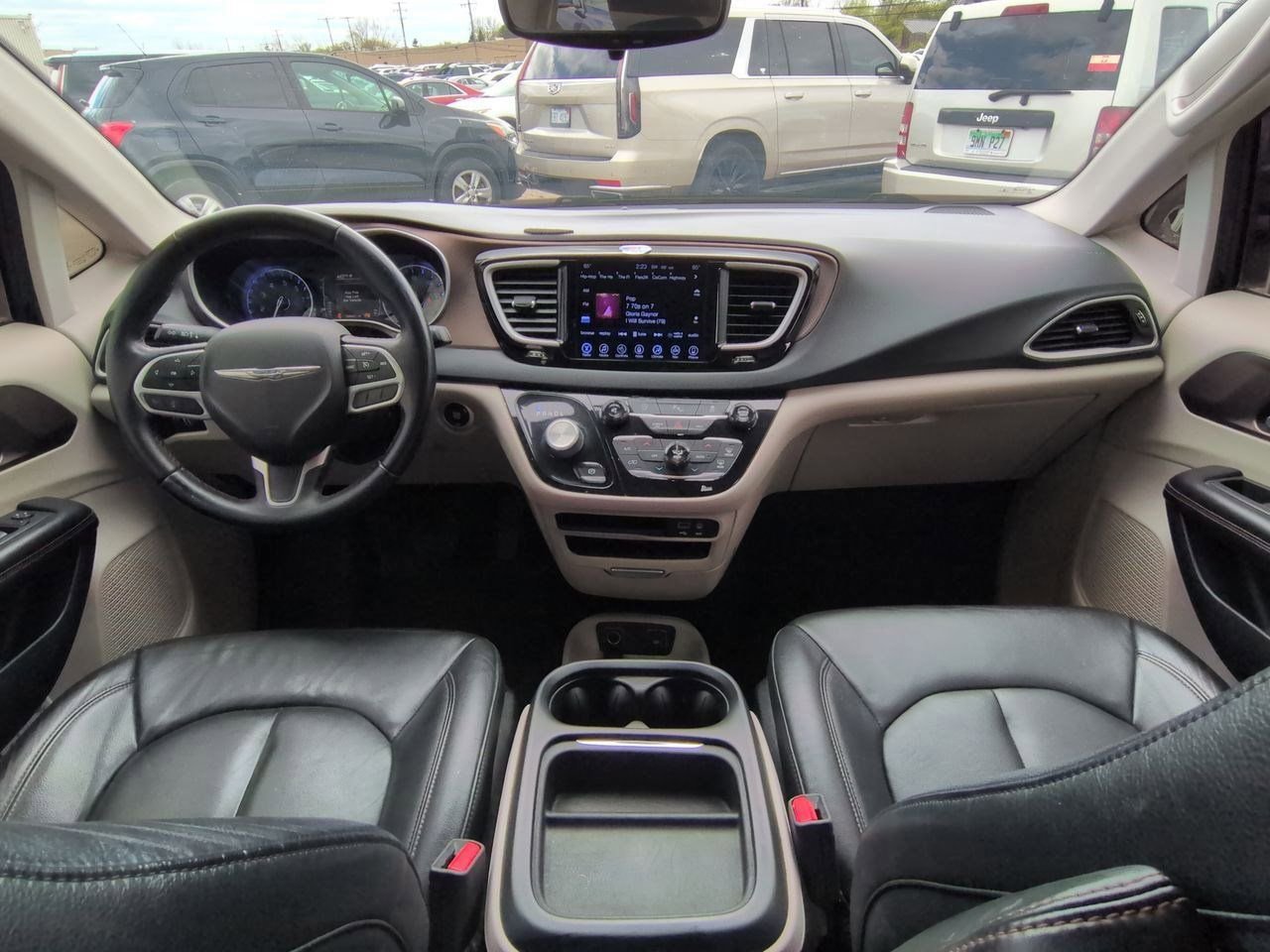 Thumbnail: 2017 Chrysler Pacifica - 15