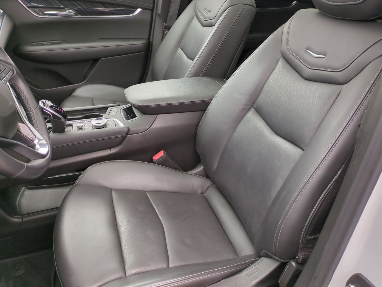 Thumbnail: 2022 Cadillac XT6 - 16