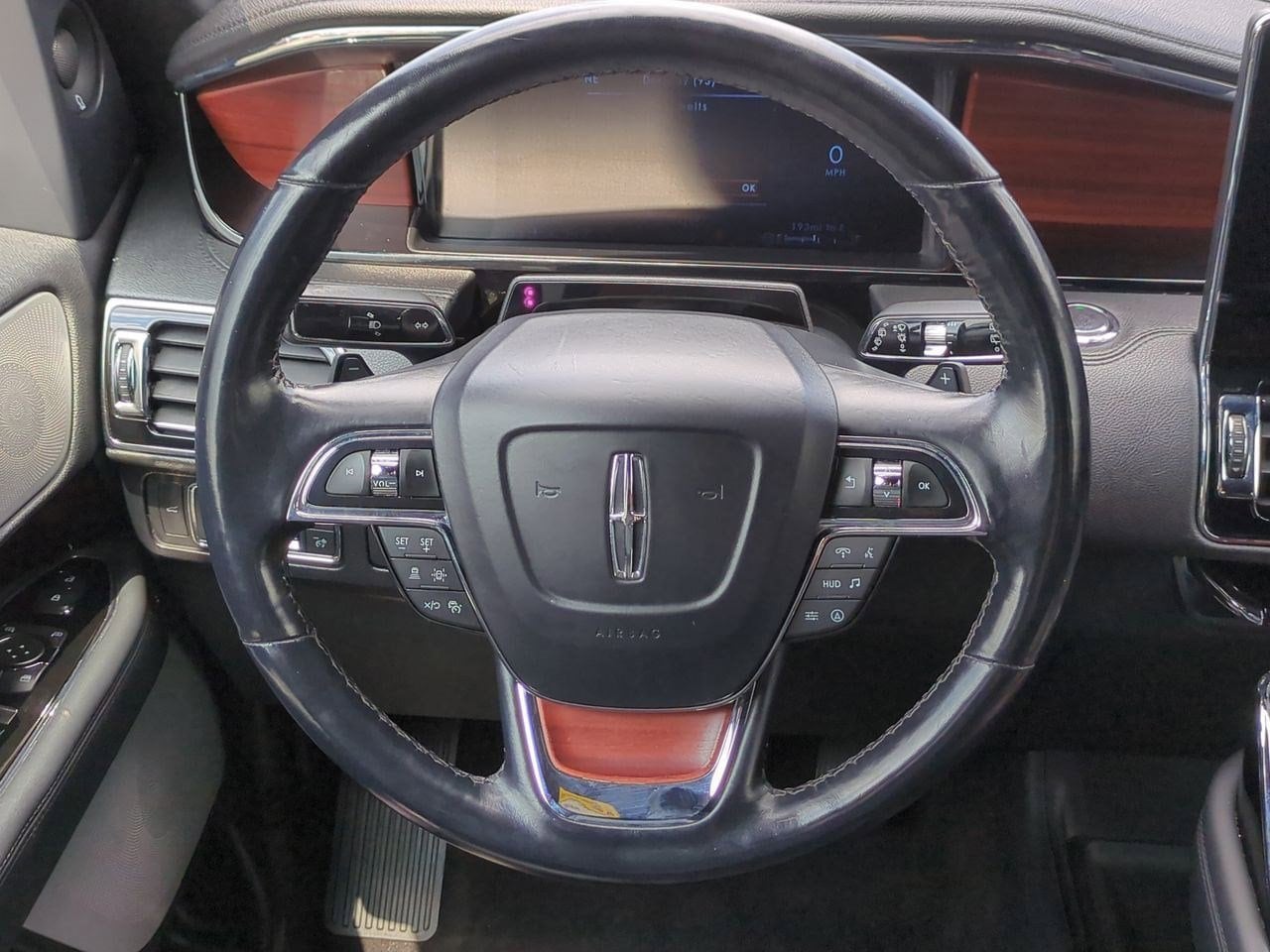 Thumbnail: 2022 Lincoln Navigator L - 22