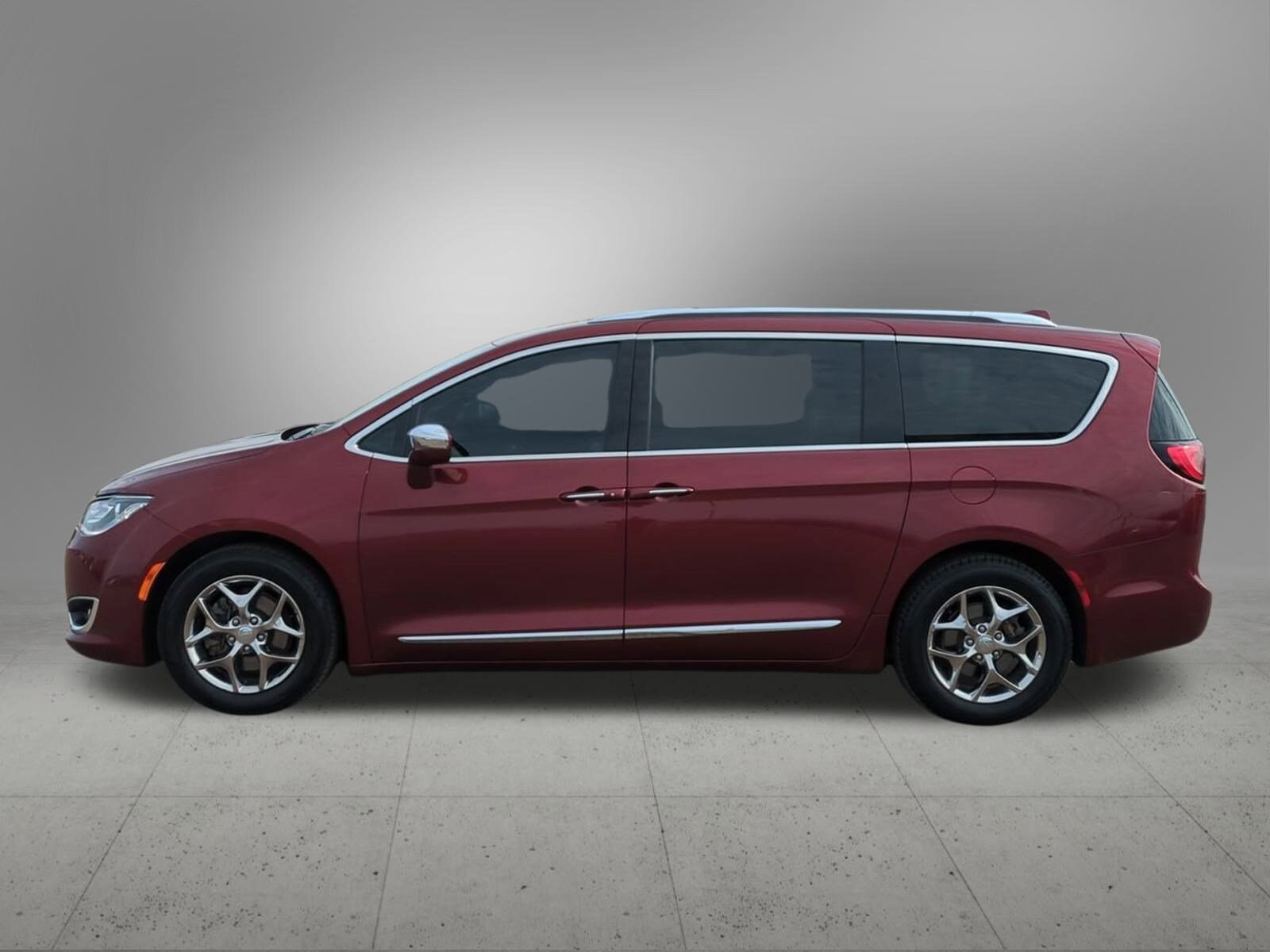 2017 Chrysler Pacifica Limited photo 3
