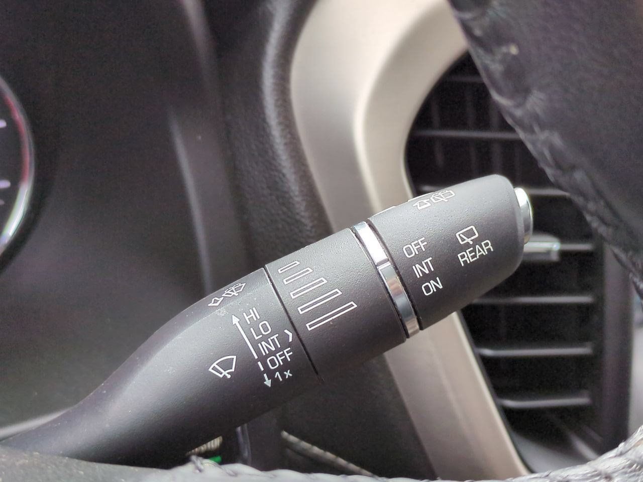 2017 GMC Acadia Denali - Photo 26