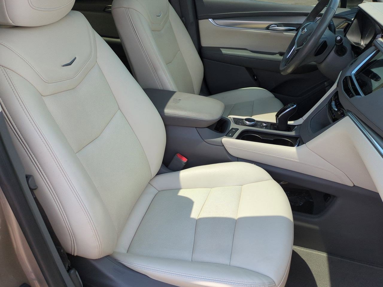 Thumbnail: 2022 Cadillac XT5 - 22