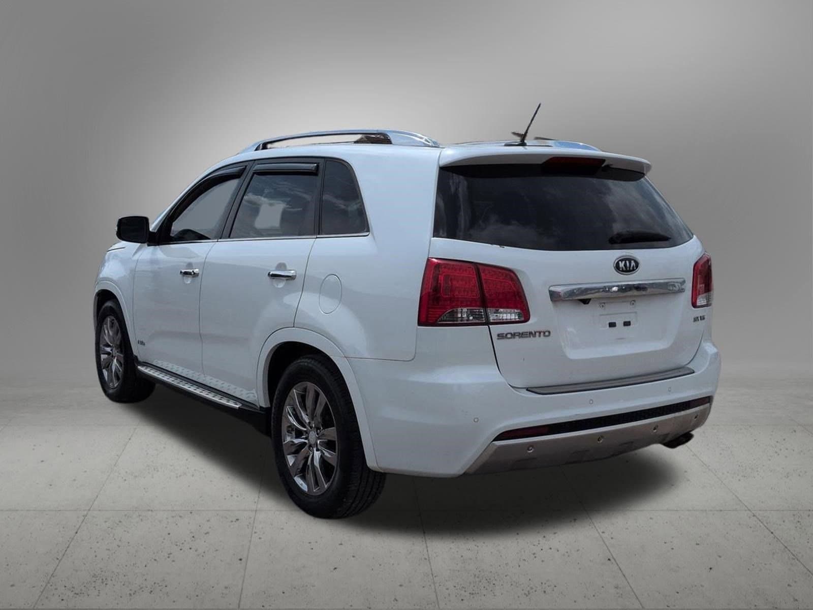 Thumbnail: 2013 Kia Sorento - 4