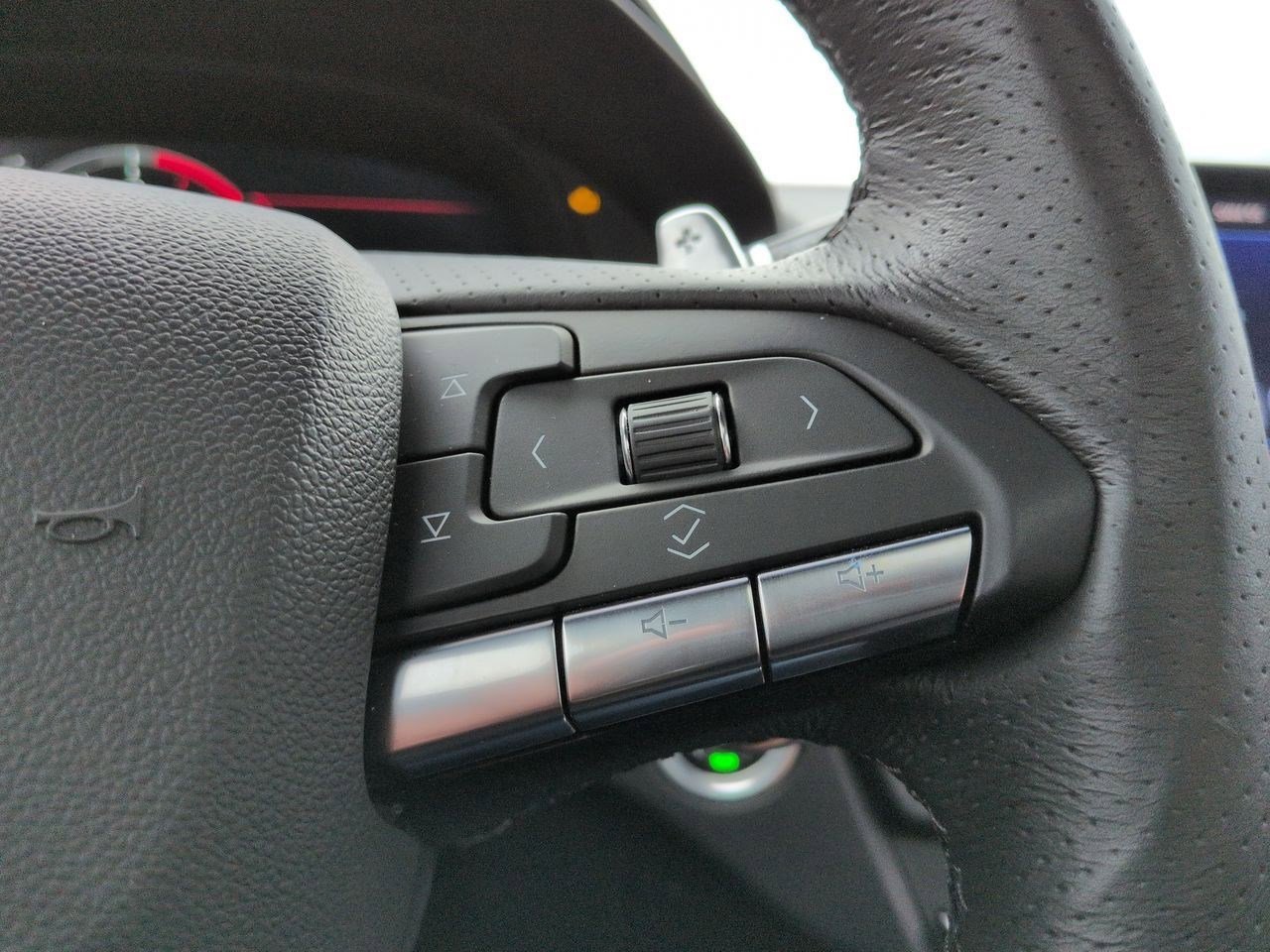 Thumbnail: 2023 Cadillac CT4 - 25