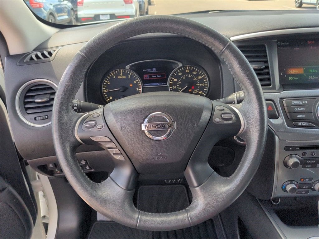 2017 Nissan Pathfinder Platinum 19