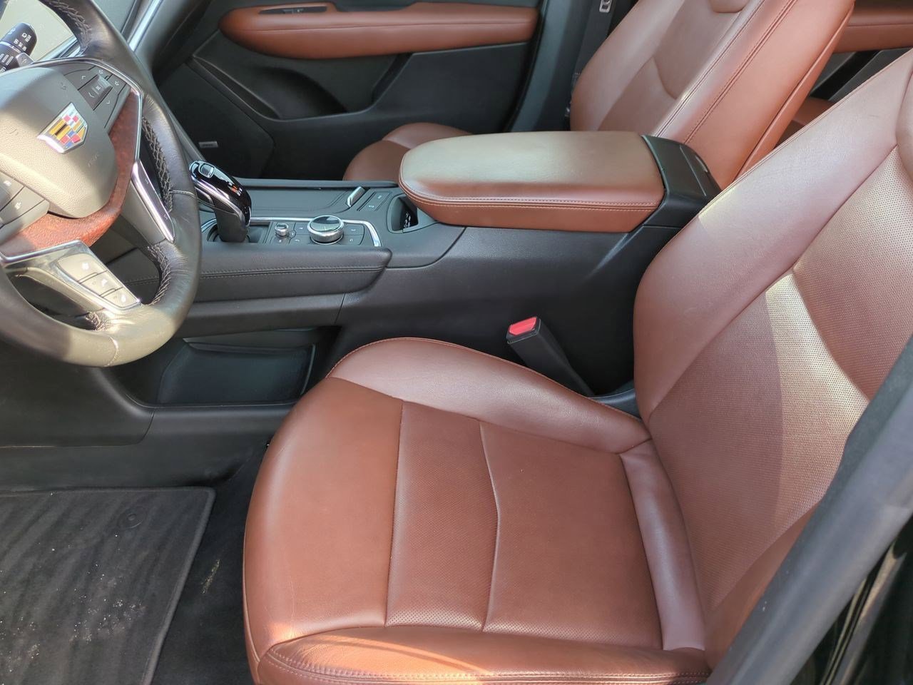 Thumbnail: 2023 Cadillac XT5 - 16