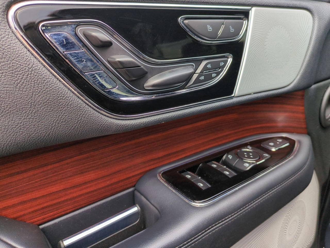 Thumbnail: 2022 Lincoln Navigator L - 15