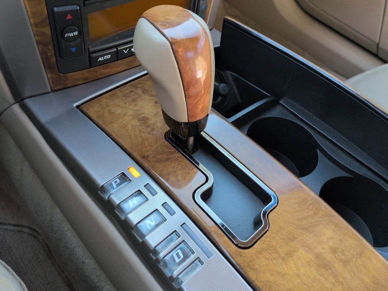 Thumbnail: 2008 Cadillac XLR - 26