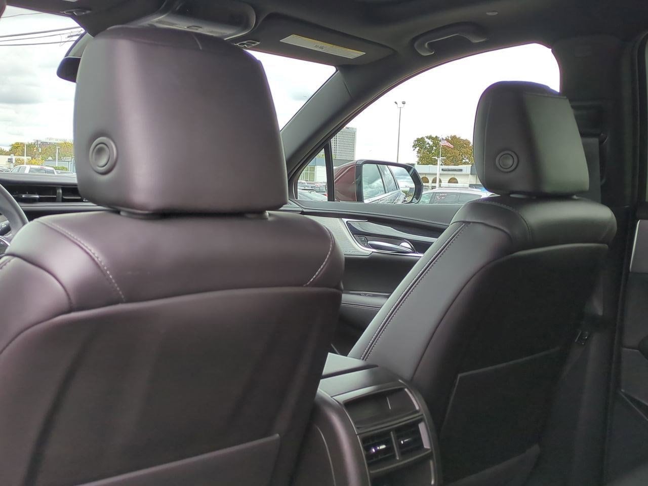 Thumbnail: 2023 Cadillac XT5 - 17