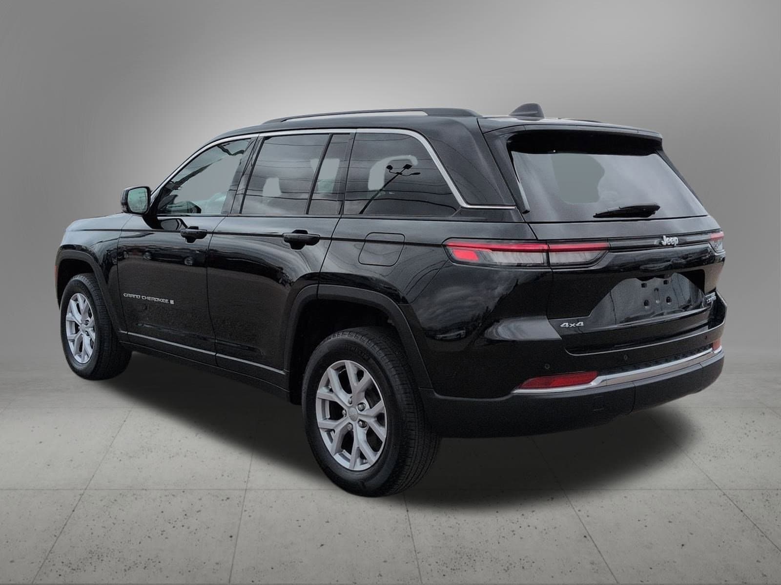 Thumbnail: 2022 Jeep Grand Cherokee - 4