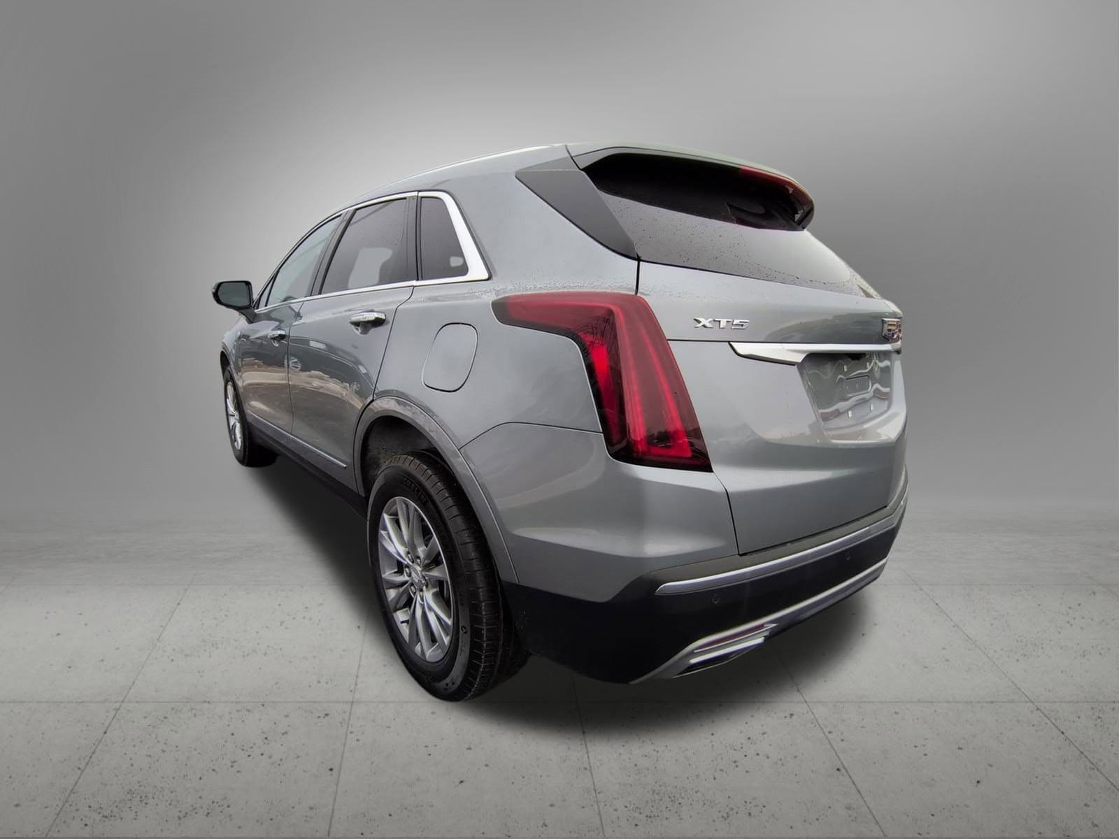 Thumbnail: 2023 Cadillac XT5 - 4