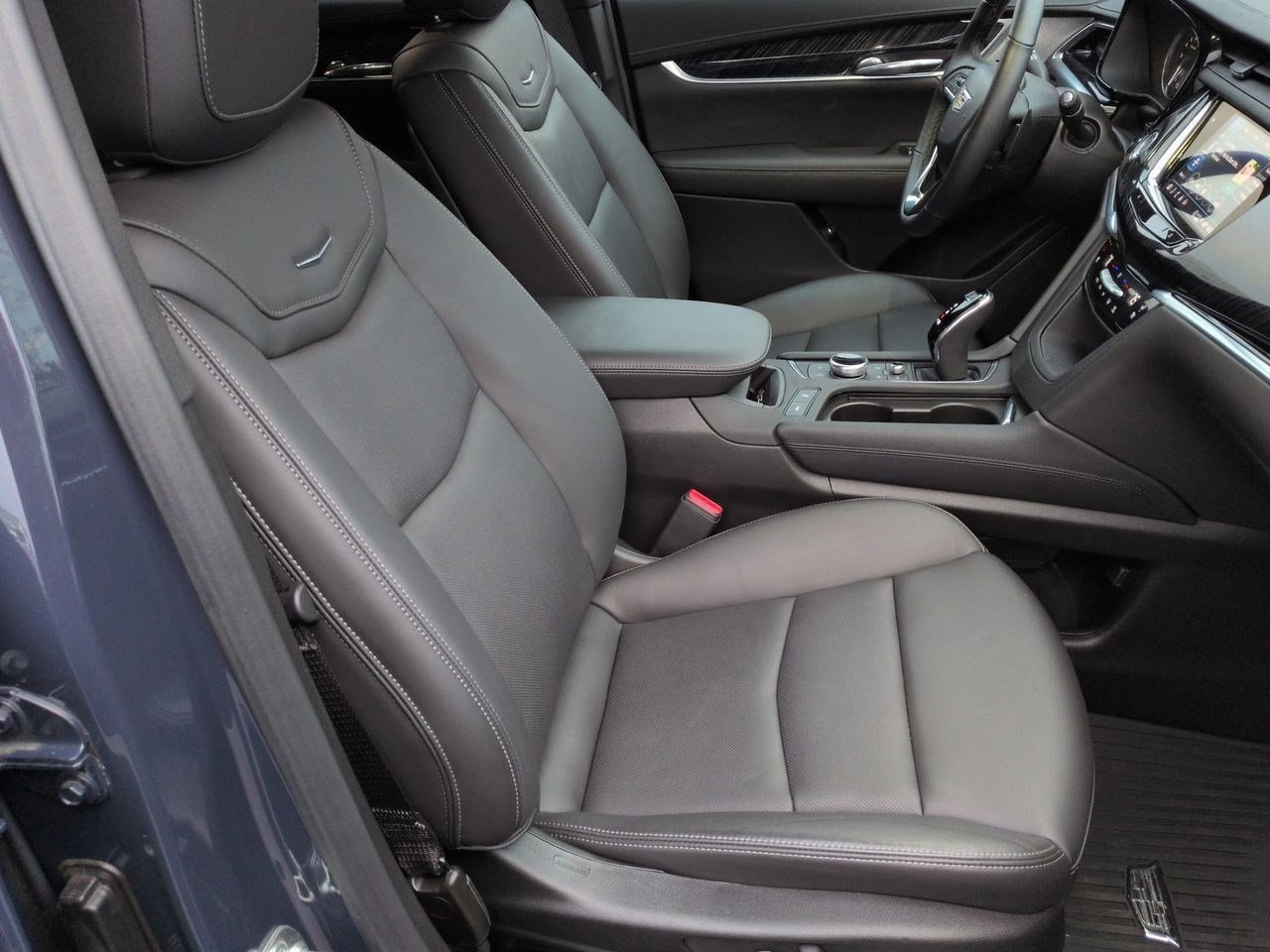 Thumbnail: 2025 Cadillac XT6 - 24