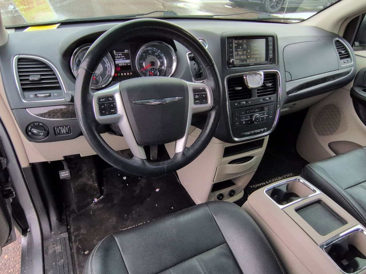 Thumbnail: 2015 Chrysler Town & Country - 2