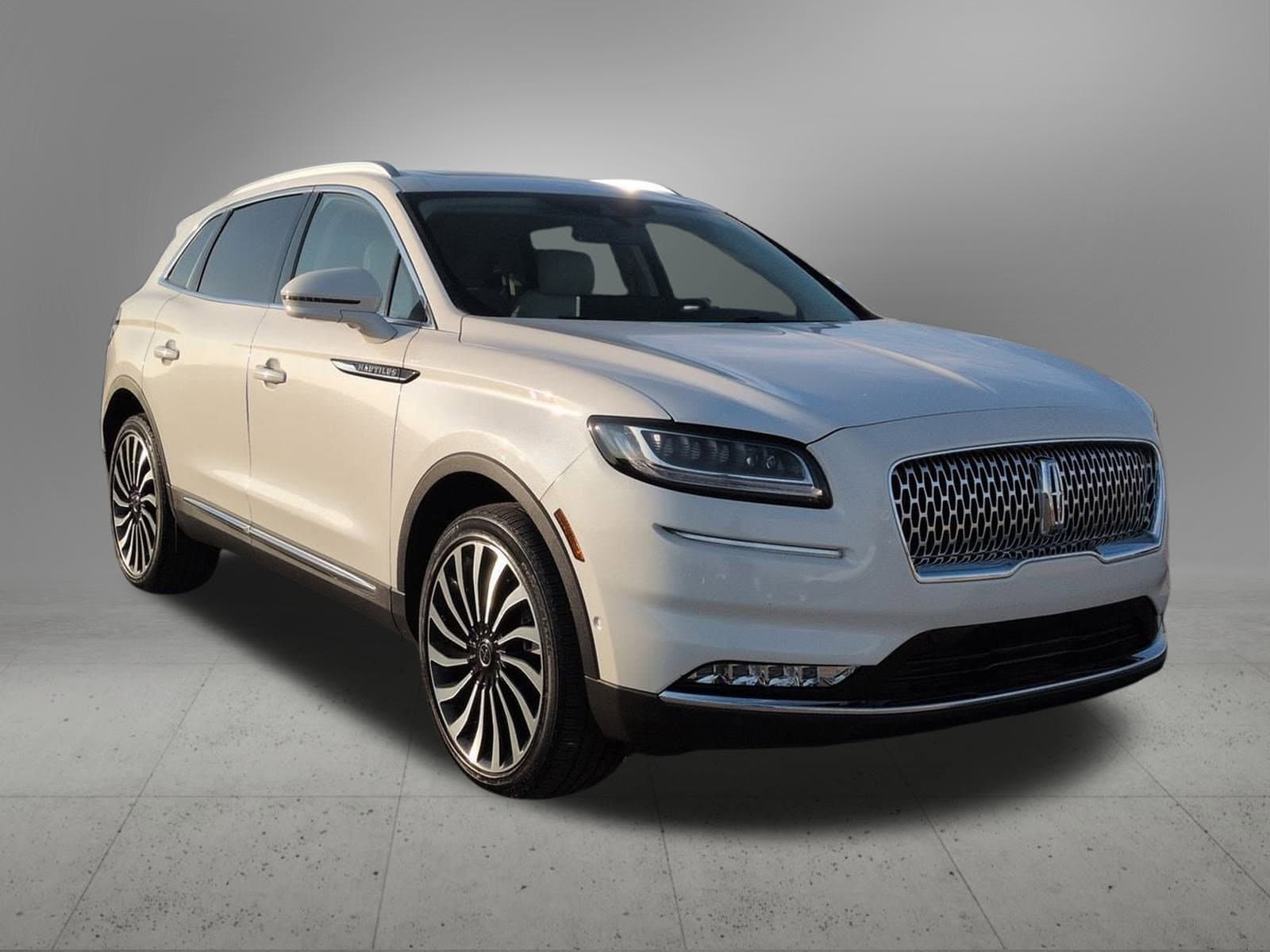 Thumbnail: 2023 Lincoln Nautilus - 8