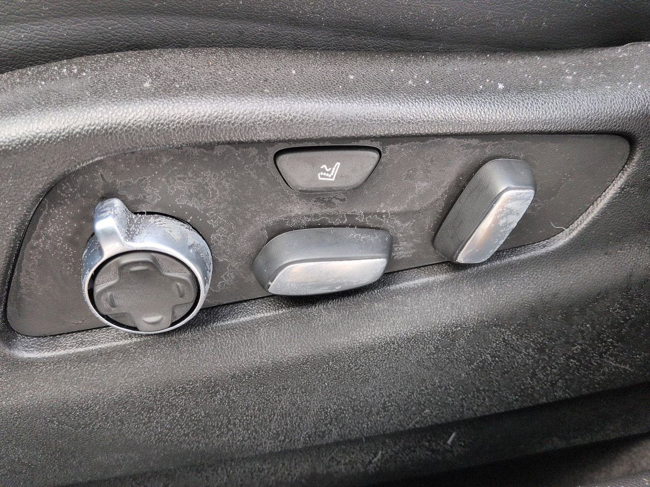 Thumbnail: 2023 Cadillac XT4 - 17