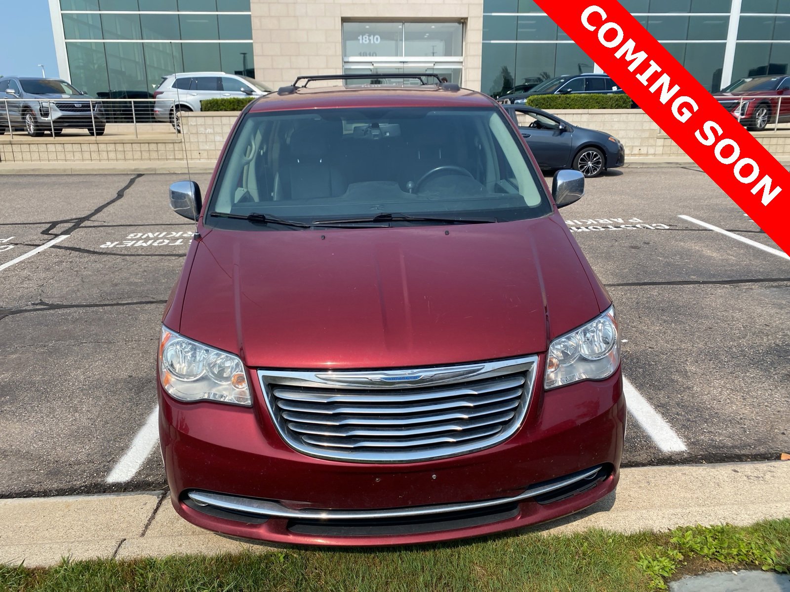 Thumbnail: 2015 Chrysler Town & Country - 2