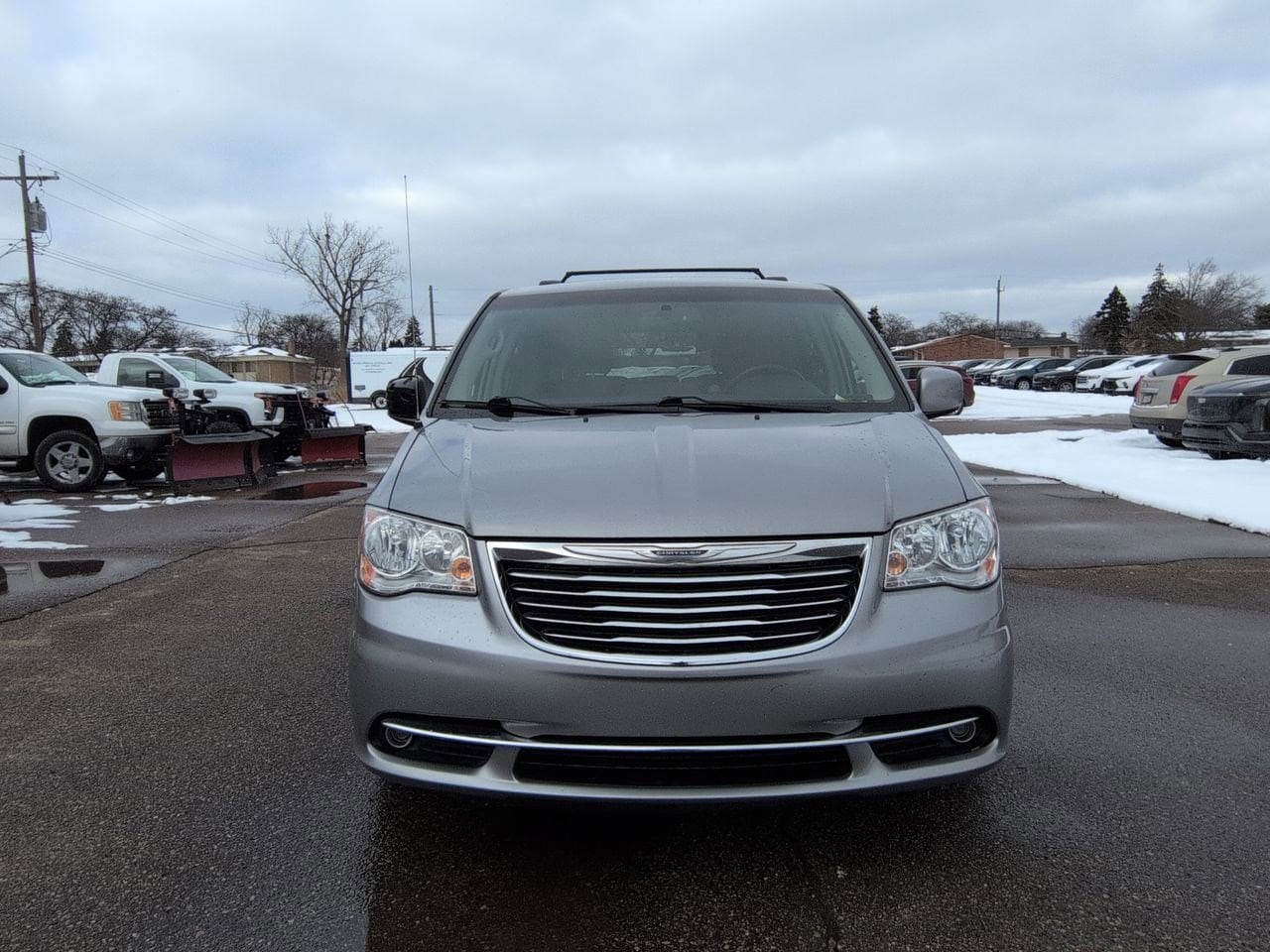 Thumbnail: 2015 Chrysler Town & Country - 9