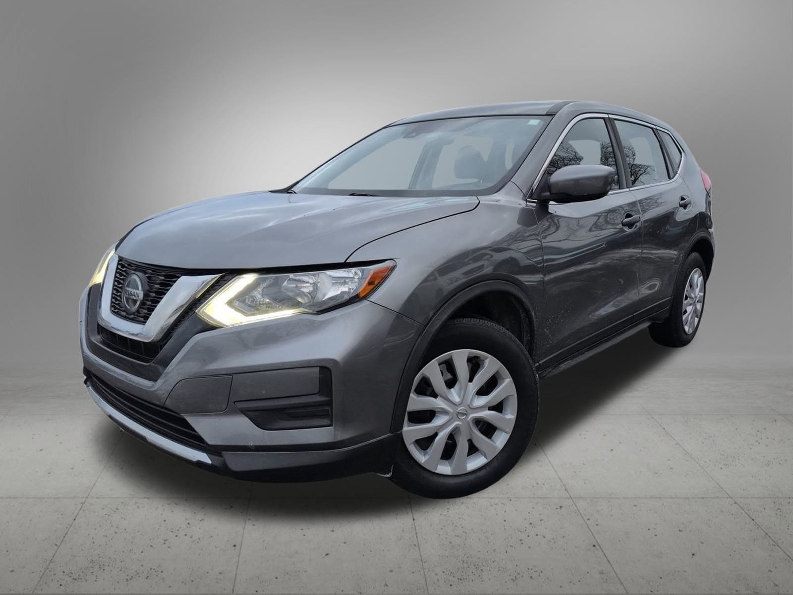 2020 Nissan Rogue S's photo