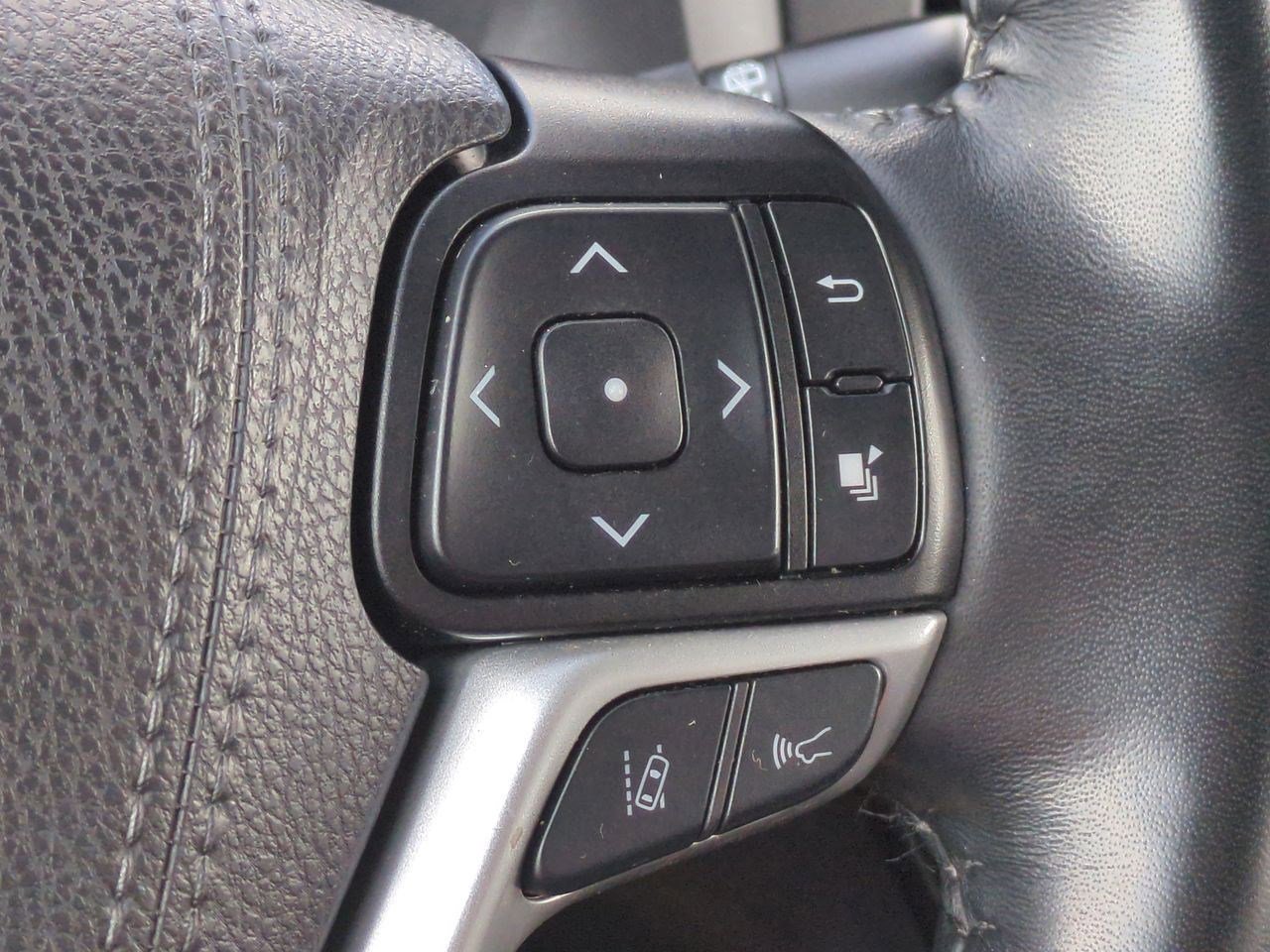 Thumbnail: 2020 Toyota Sienna - 25