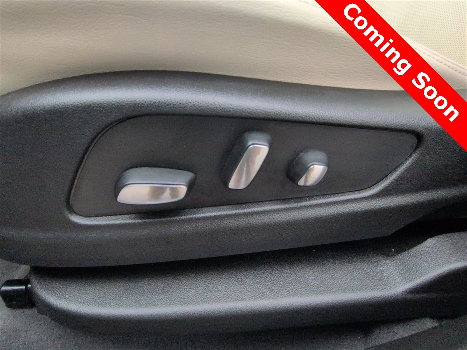 Thumbnail: 2025 Cadillac XT6 - 17