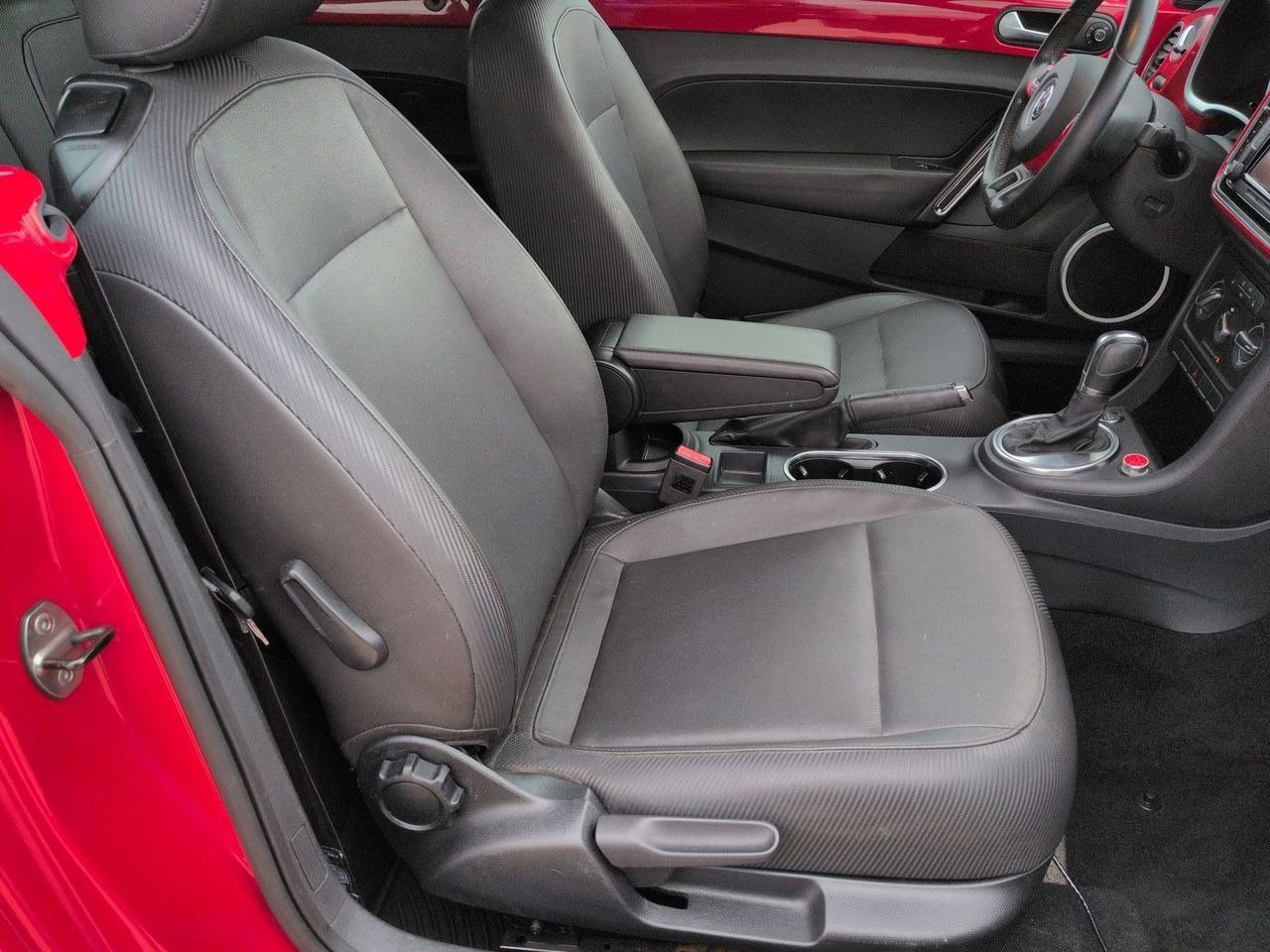 Thumbnail: 2015 Volkswagen Beetle - 19