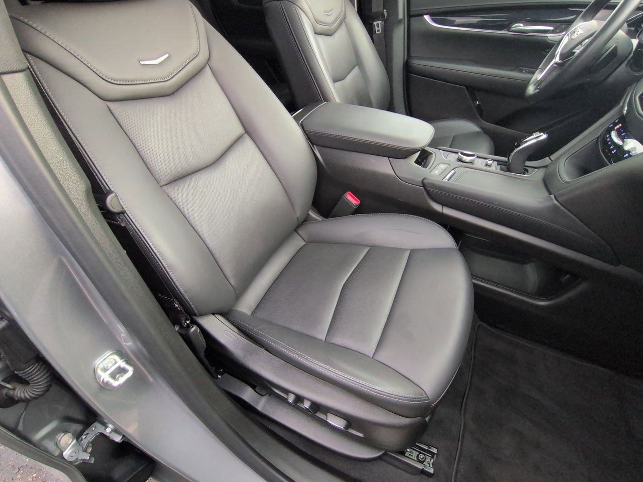 Thumbnail: 2023 Cadillac XT5 - 23